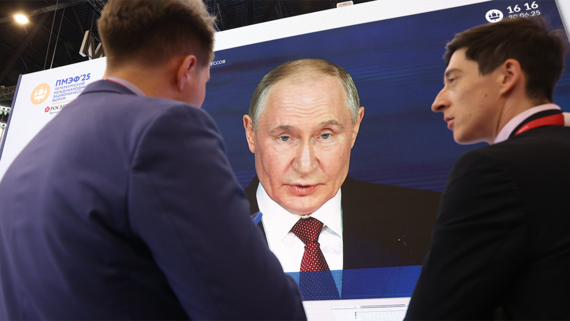 Песков: контакты Путина с американской делегацией на ПМЭФ не запланированы