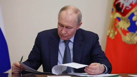 Путин: в России нет инвестиционной паузы, а есть с