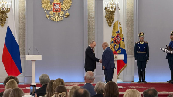 Путин начал вручение Госпремий и медалей «Герой Труда»