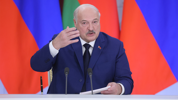 Лукашенко объяснил критику Зеленского поговоркой «как поют, так и отпевают»