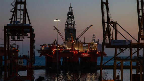 Цена нефти Brent опустилась ниже $77 за баррель впервые с 2 марта