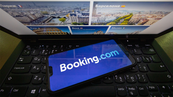 Booking.com обвинили в пропаганде нетрадиционных отношений