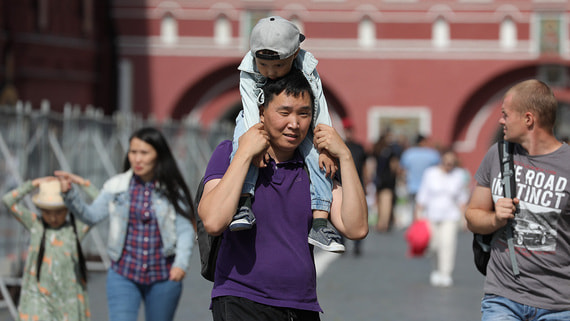 Госдума обязала детей мигрантов после 18 лет оформить патент или уехать