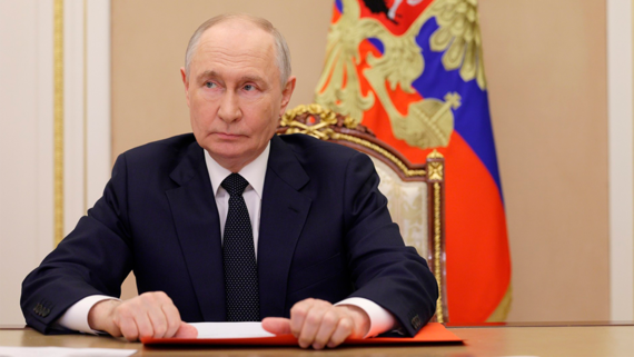 Путин: Россия развивает экономику и усиливает армию
