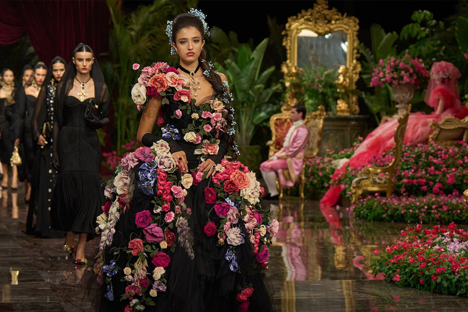Райский сад: Dolce & Gabbana провели грандиозный показ в парке Радичепура