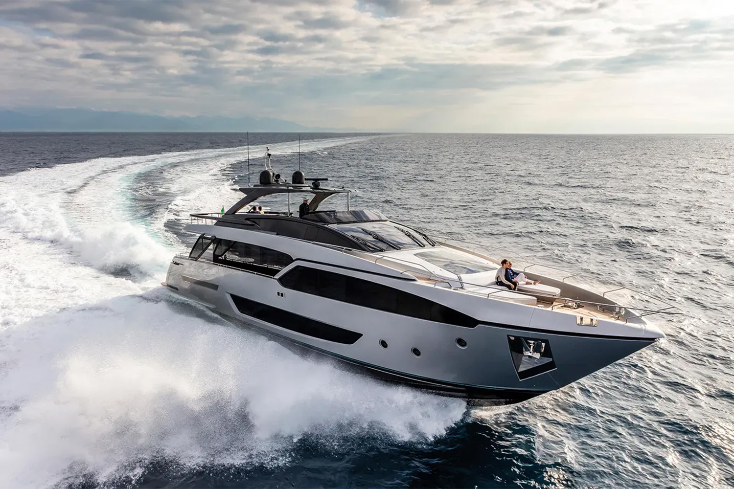 Курс на комфорт: верфь Riva представила 96-футовую модель Argo Super