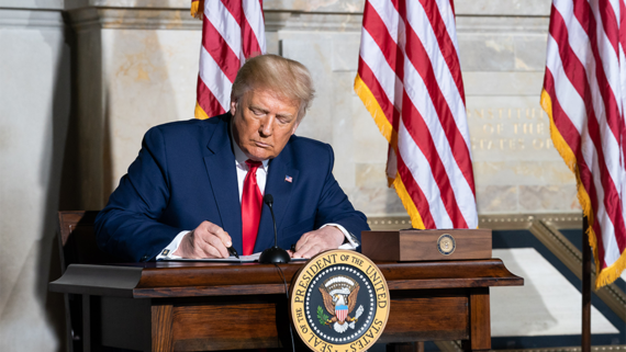 Трамп пригрозил Ирану ударами по мостам и электростанциям за атаки по судам