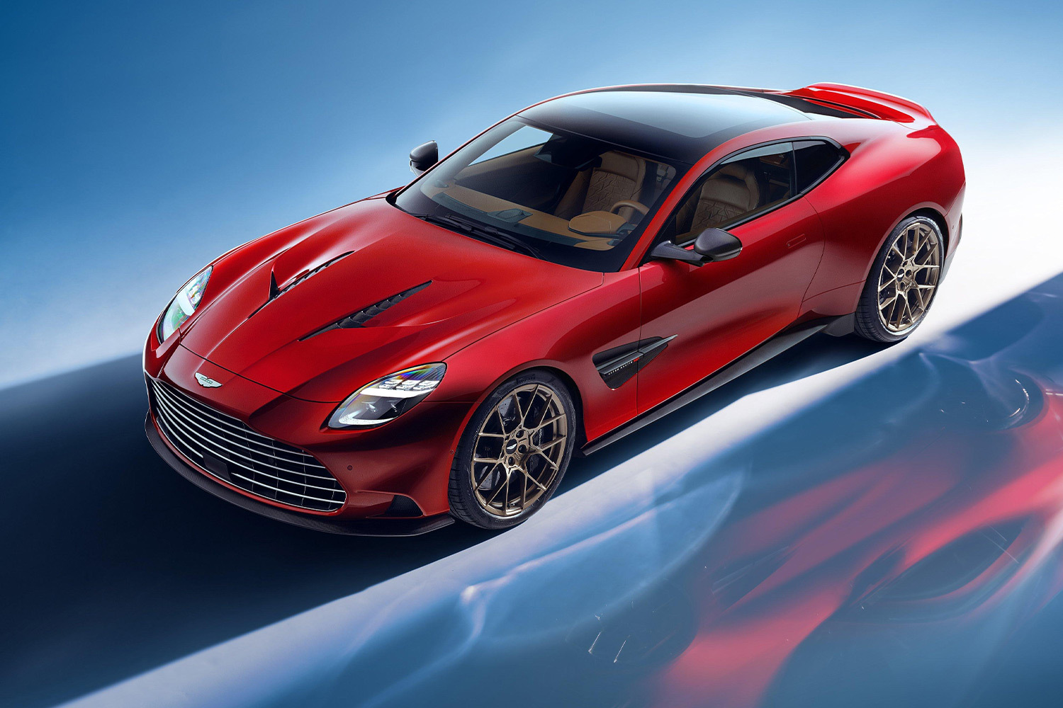 С лицензией на успех: Aston Martin празднует 25 лет Vanquish