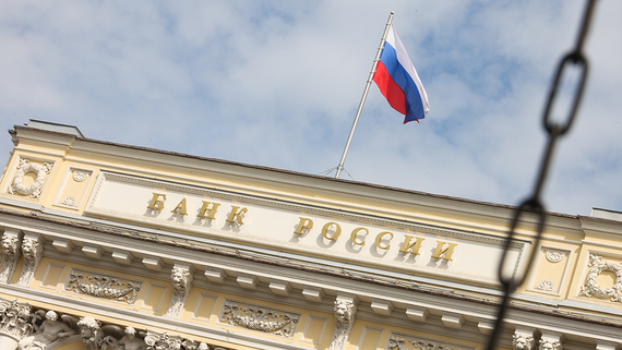 Банк России выпустит памятные монеты с кавказской лесной кошкой и очковой гагой