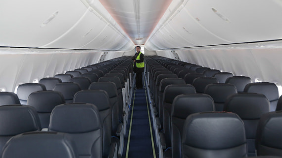 В Китае двоих россиян арестовали за курение в самолете