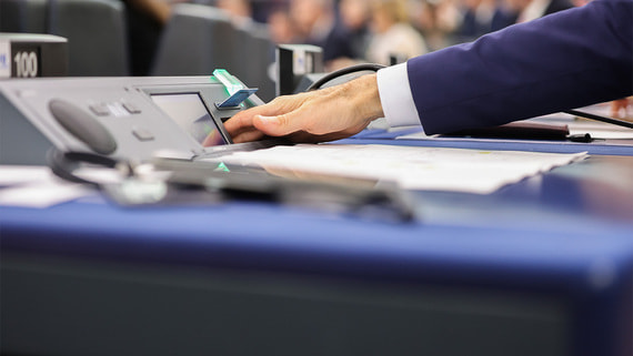 Европарламент решил отложить ратификацию торгового соглашения с США