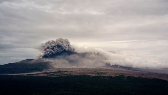 Вулкан Шивелуч на Камчатке выбросил пепел на высоту 10 км