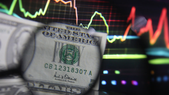 Bloomberg сообщил о худшей неделе для доллара из-за политики США