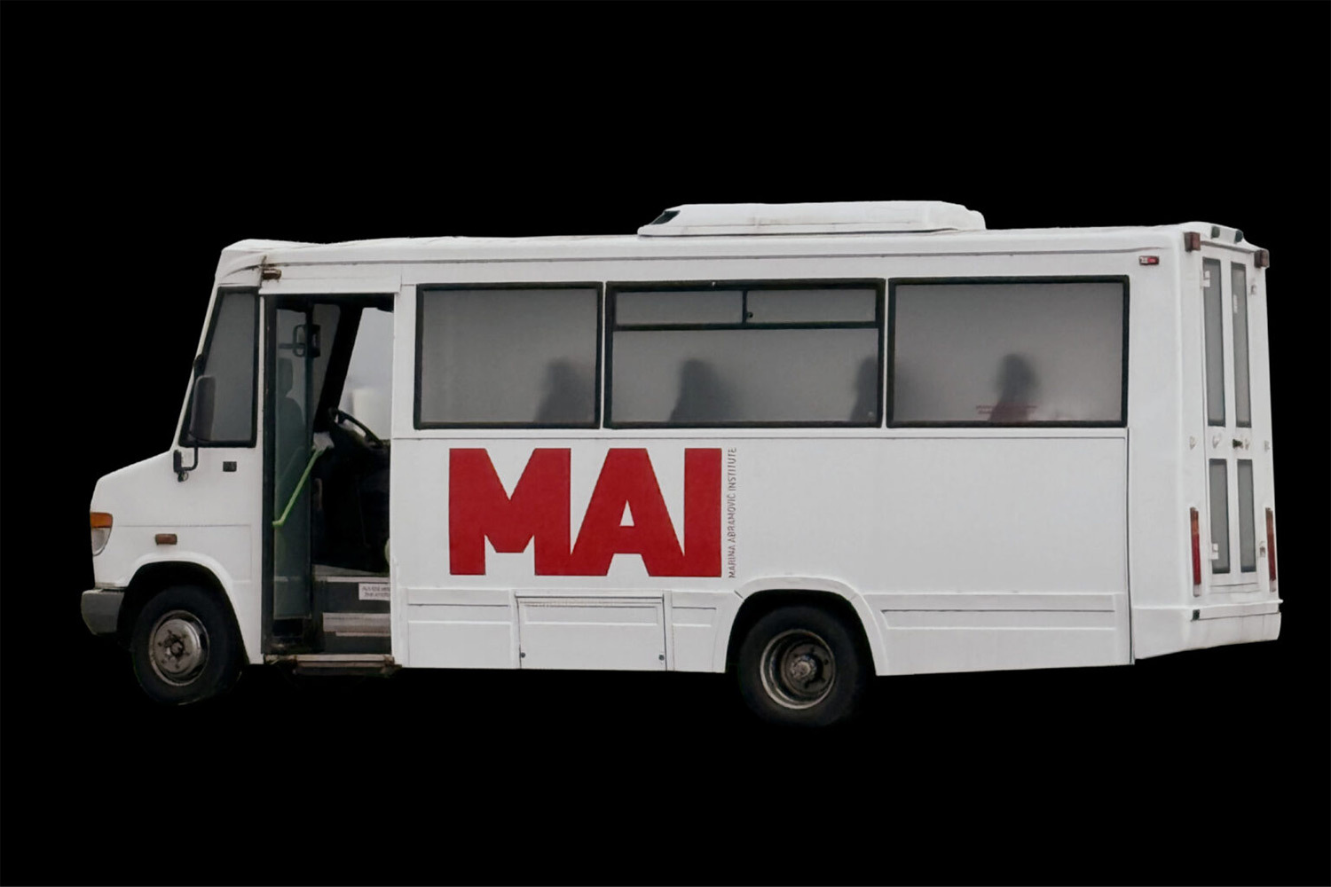 Автобус как медитативная капсула: Марина Абрамович выключает реальность