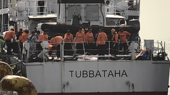 Число жертв крушения парома на Филиппинах выросло до 18