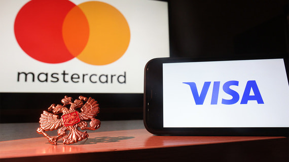 В Госдуме рассказали о рисках использования карт Visa и Mastercard