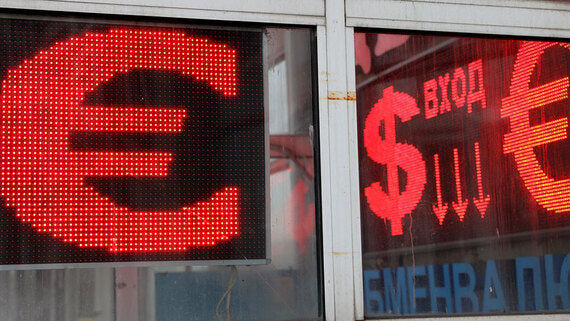 Банк России повысил курсы доллара и евро