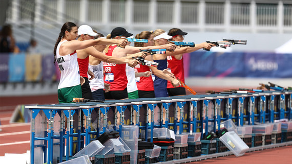 Пятиборцев-юниоров из РФ допустили к соревнованиям с национальной символикой