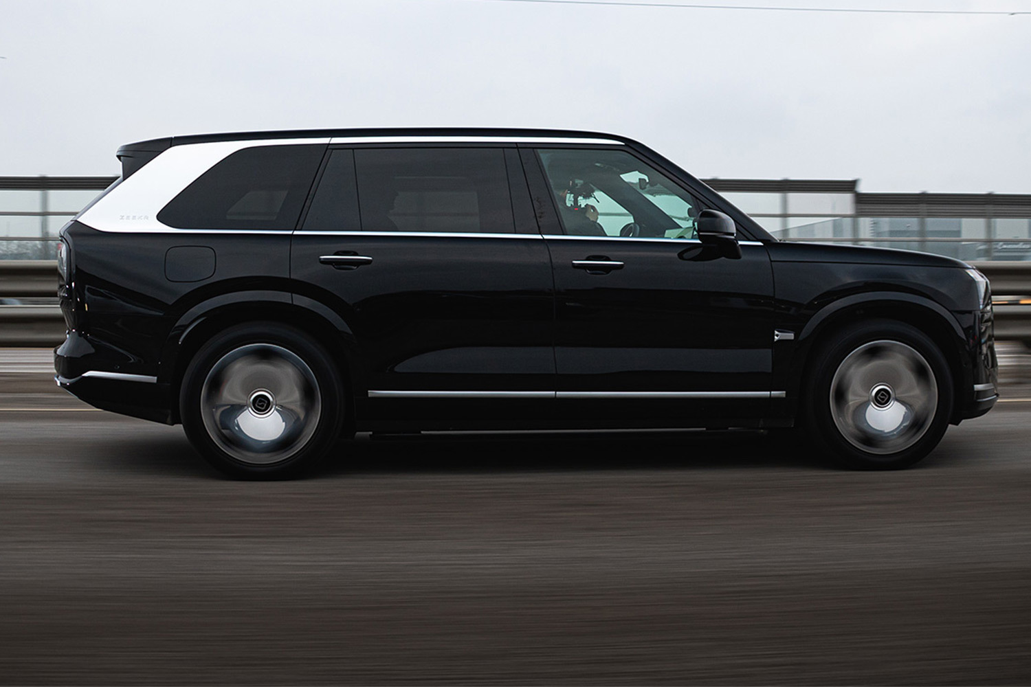 Китай против Европы: тест-драйв флагманского кроссовера Zeekr 9X