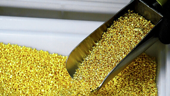 Стоимость золота превысила рекордные 12 000 рублей за грамм