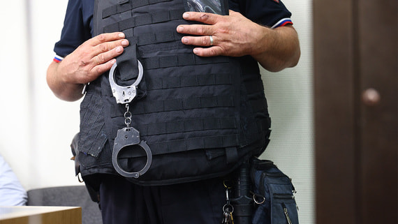 Суд приговорил к семи годам 14-летнего подростка за подготовку поджога здания МО