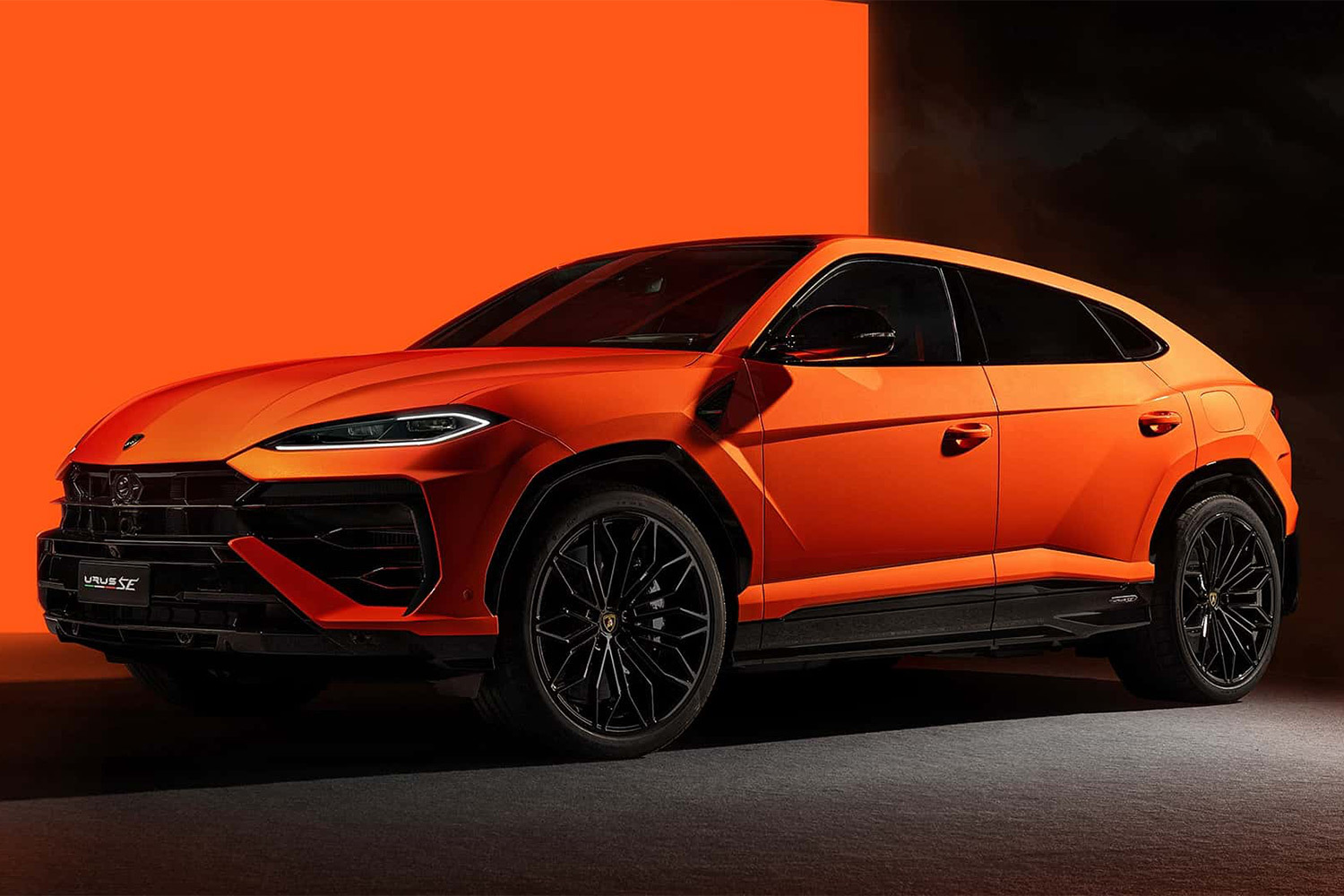 Продажи элитных автомобилей: кто стал лидером рынка в 2025 году