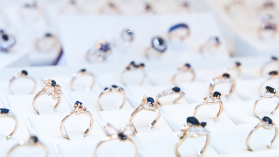 Замглавы Минфина рекомендовал женихам покупать кольца с натуральным бриллиантом