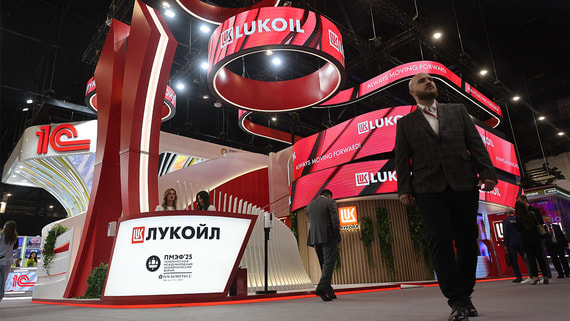 "Лукойл" продаст зарубежные активы американской Carlyle