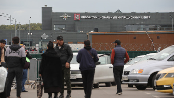 Володин: за год число детей мигрантов в РФ снизилось на четверть