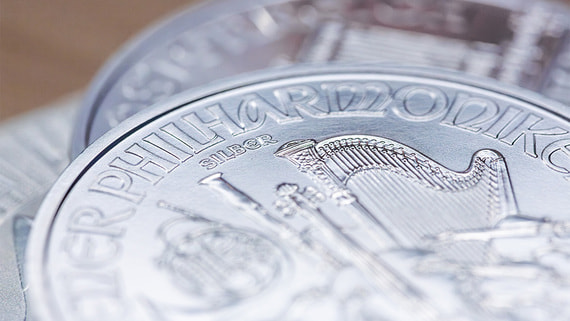 Серебро подешевело до $95 после рекордного роста